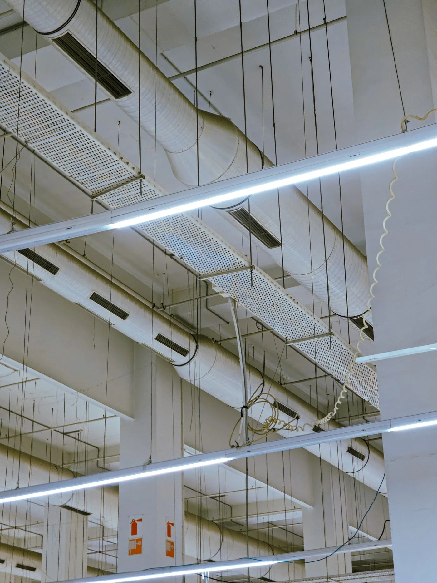 Equipos e iluminación para instalaciones industriales